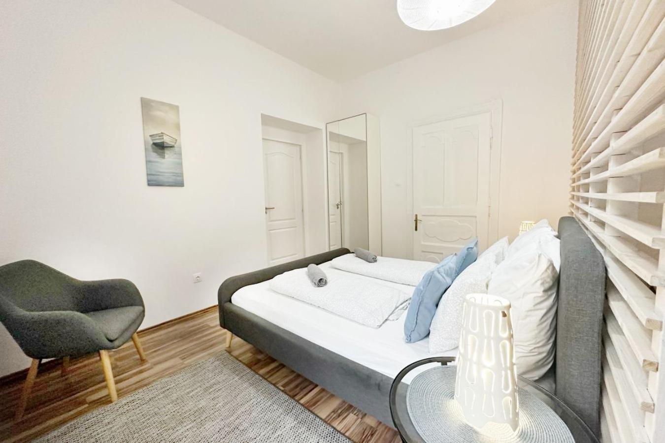 Dora Holiday House & Apartments Keszthely Buitenkant foto
